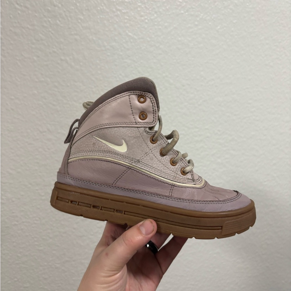 Nike acg snow boots